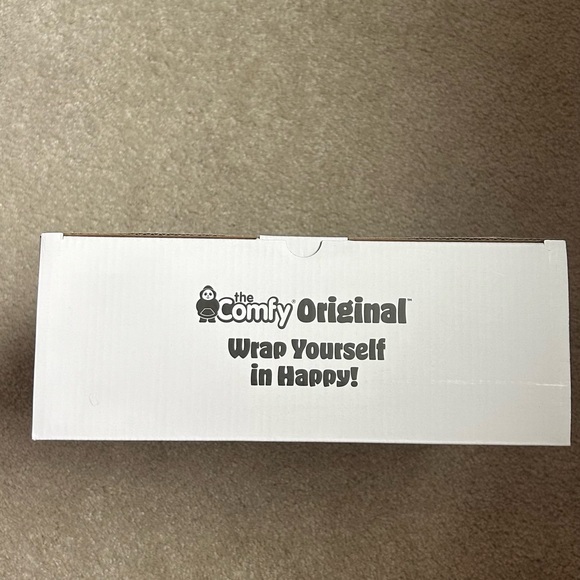 THE COMFY Original | Oversized Microfiber & Sherpa Wearable Blanket - Picture 4 of 6